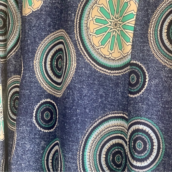 Papillon Mock Neck Sleeveless Patterned Blouse - Picture 3 of 4